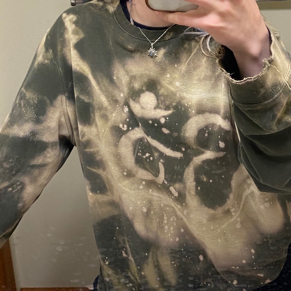 Custom design bleached green crew neck